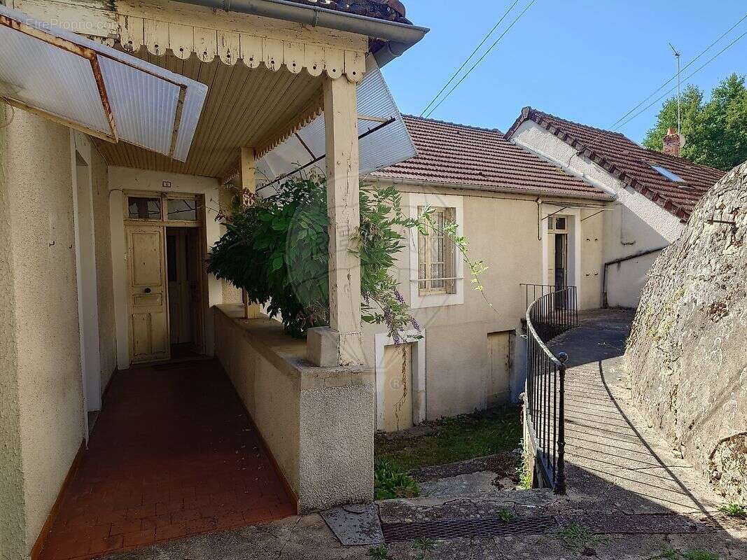 Maison à LUZY