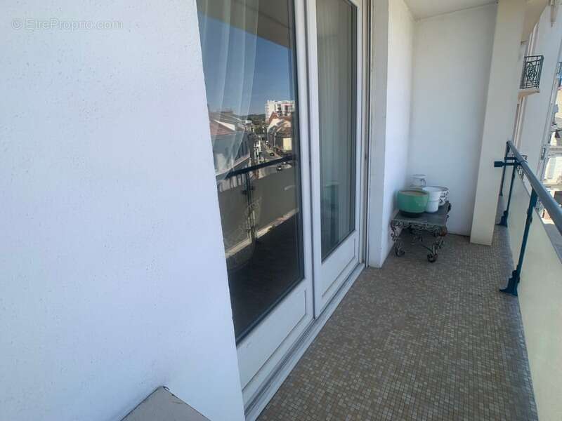 Appartement hyper centre Montluçon T5, 3 chambres, avec cave et parking couvert privé - photo 2