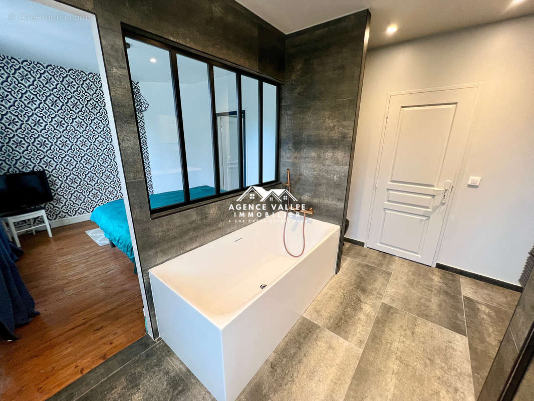 Maison à SAINT-PIERRE-DU-PERRAY