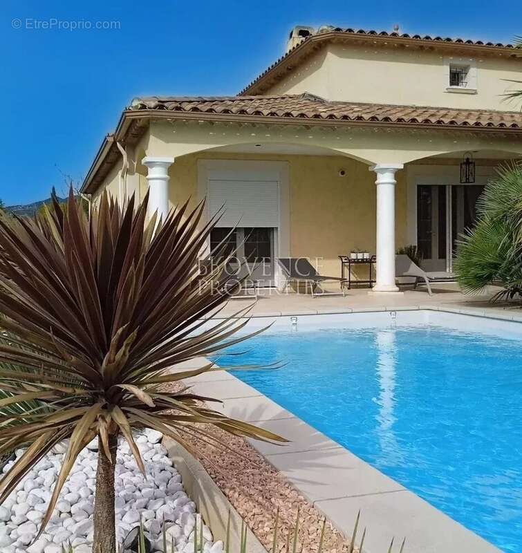 Maison à AUPS