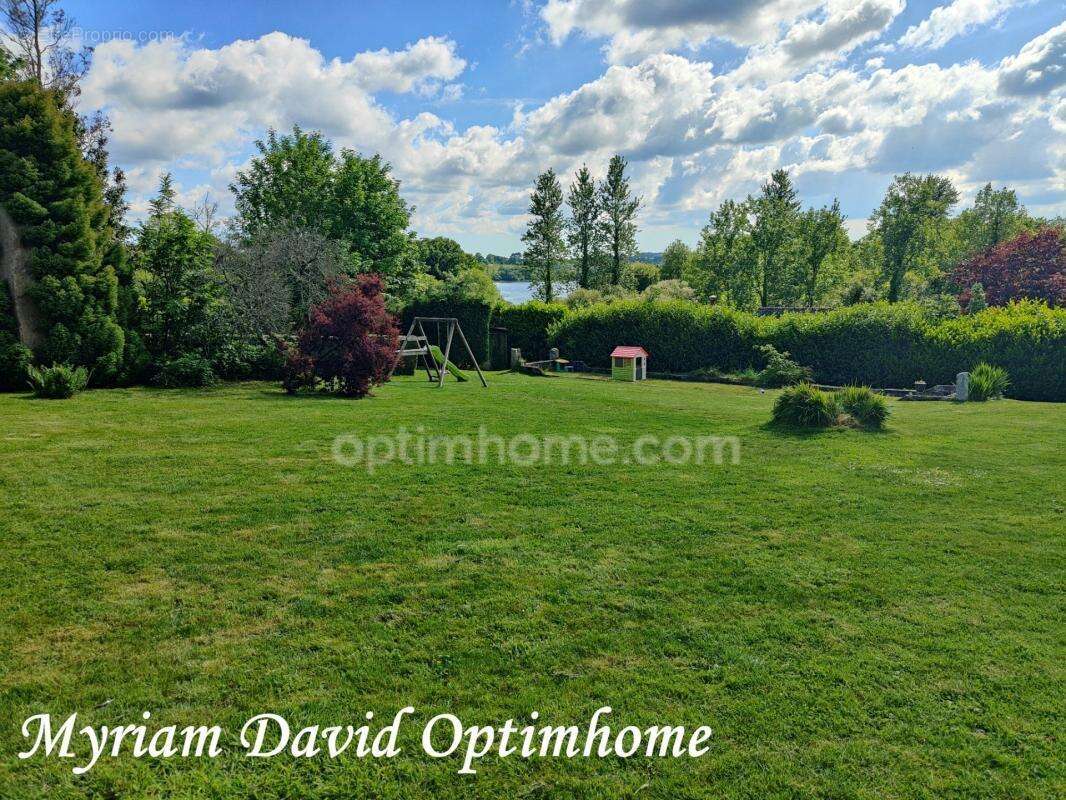 Maison familiale à rénover avec vue sur le lac de Glomel – 5 chambres – 2 000 m² de terrain - photo 2