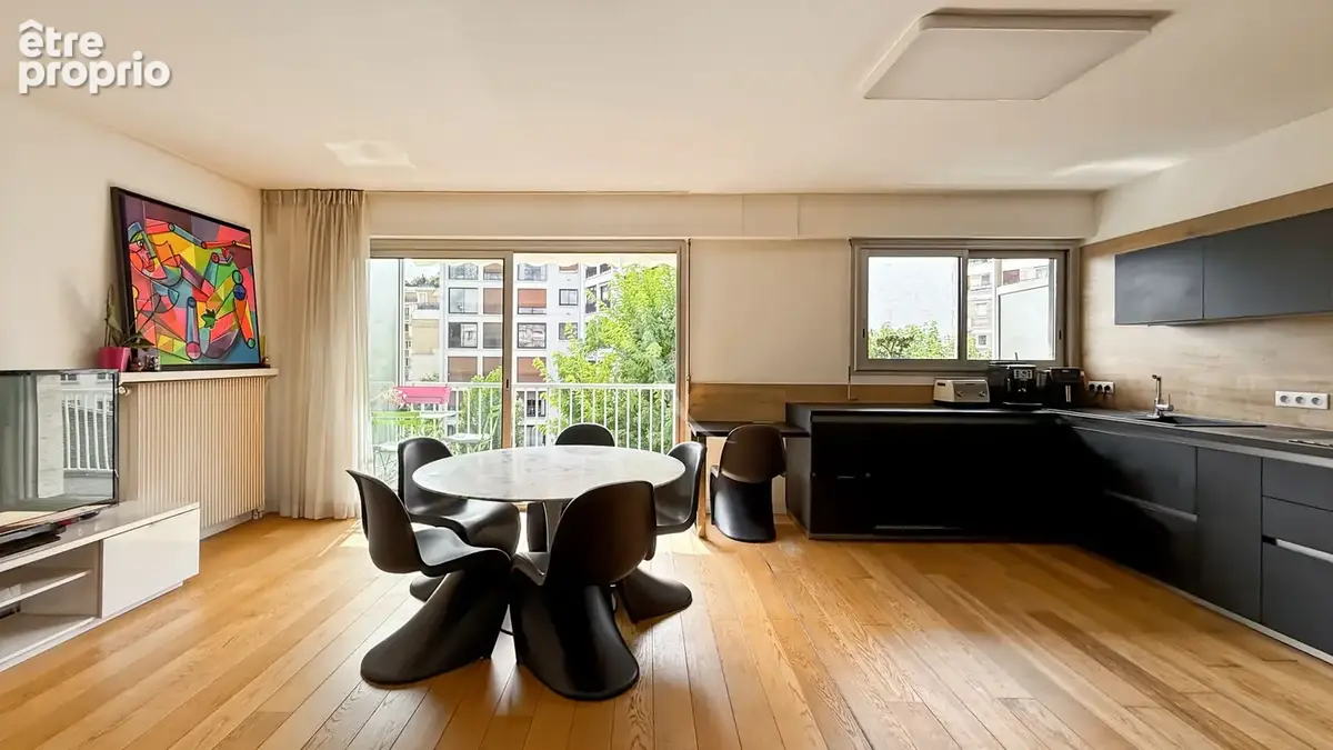 Appartement à PARIS-16E