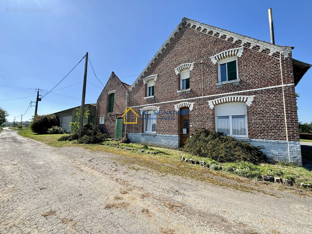 Maison à COUTICHES