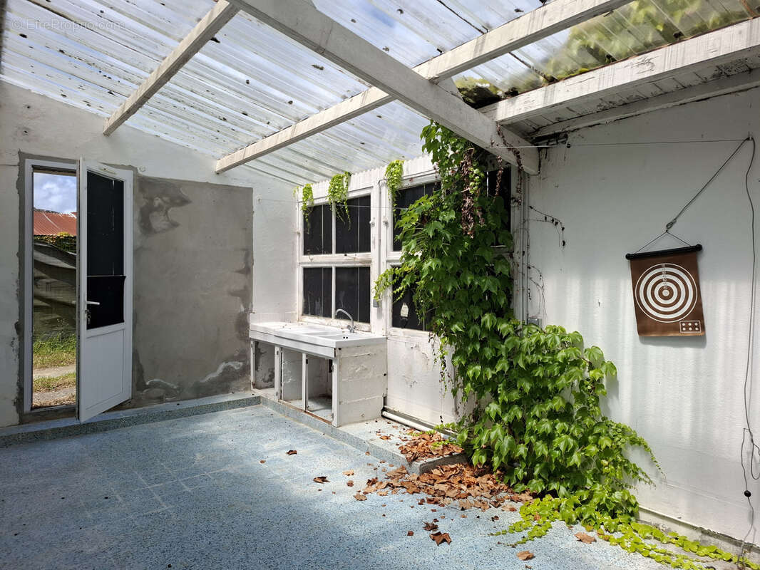 Maison à SAINT-ETIENNE-DE-MER-MORTE