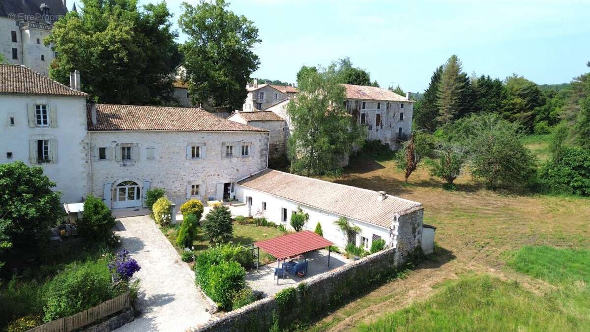 Maison à VOUZAN