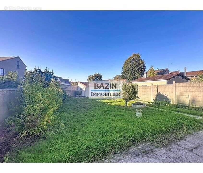 Maison à SAINTE-GENEVIEVE-DES-BOIS