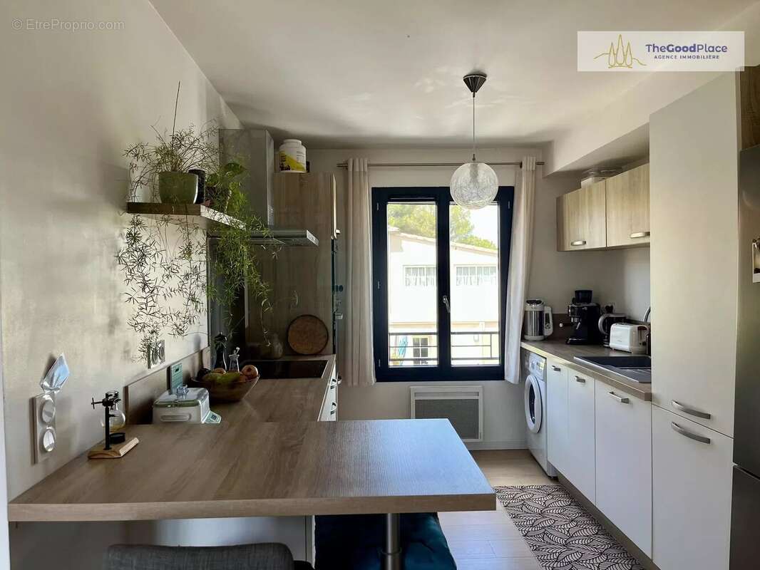 Appartement à LE PUY-SAINTE-REPARADE