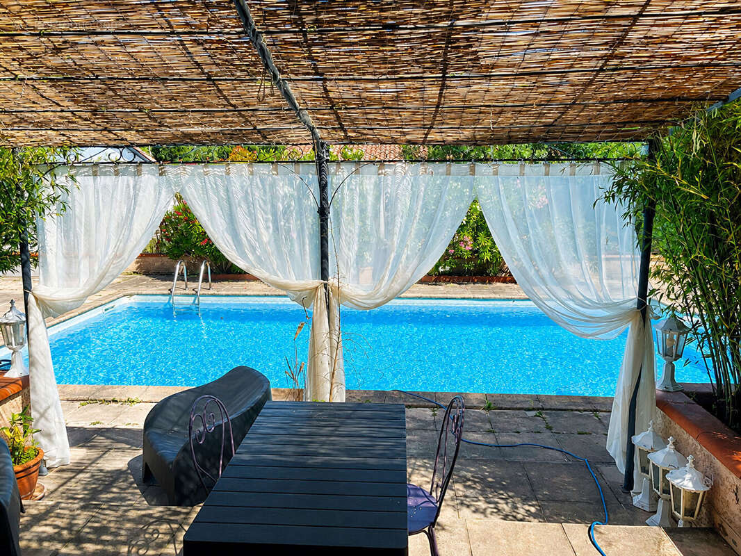 Maison contemporaine de plain-pied avec piscine et dépendance dans un environnement calme et paisible - photo 3