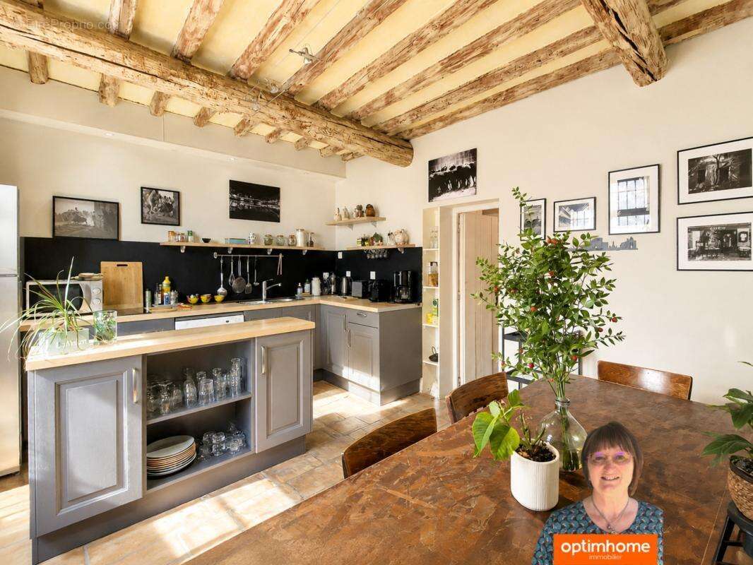 A vendre Aigues-Mortes (Gard)  - Maison intra-muros 4 chambres avec sanitaires privatifs avec patio - photo 5