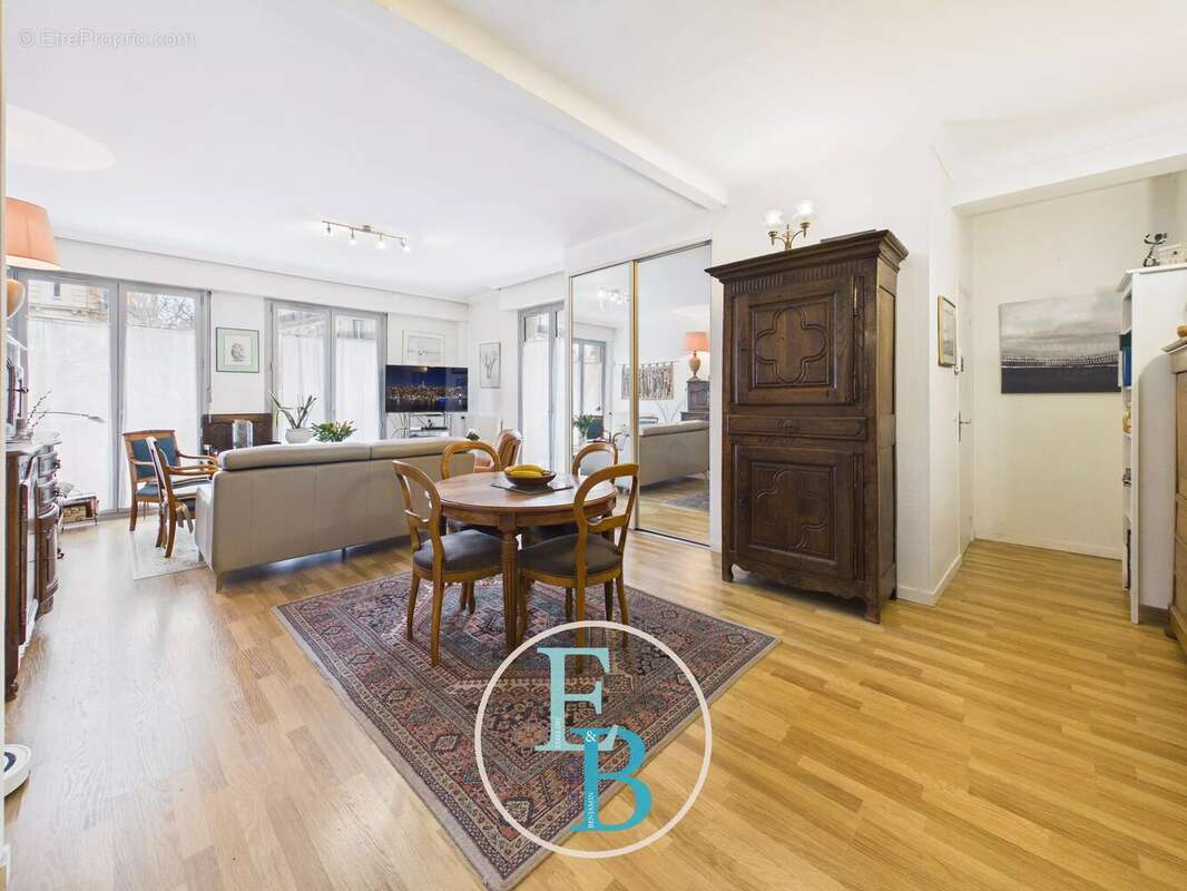 Appartement à PARIS-17E