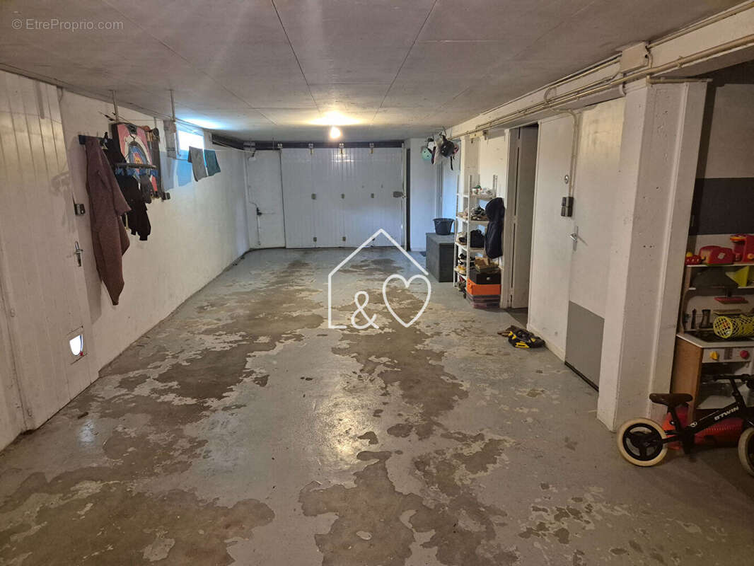 Maison à LA CHAIZE-LE-VICOMTE