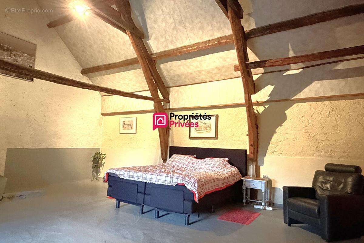 Maison T6 avec dépendances à vendre Saint Priest Des Champs  de 200 m2 - photo 13