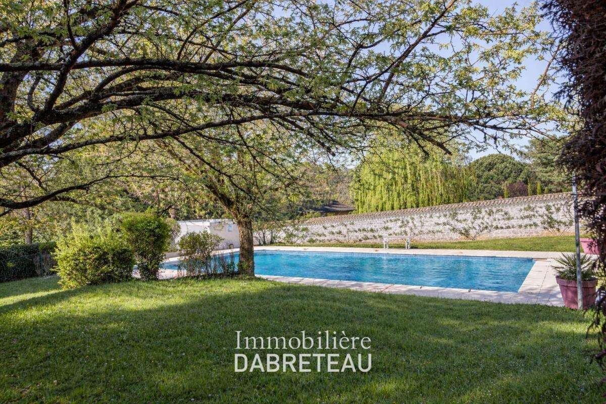 Appartement à CHARBONNIERES-LES-BAINS