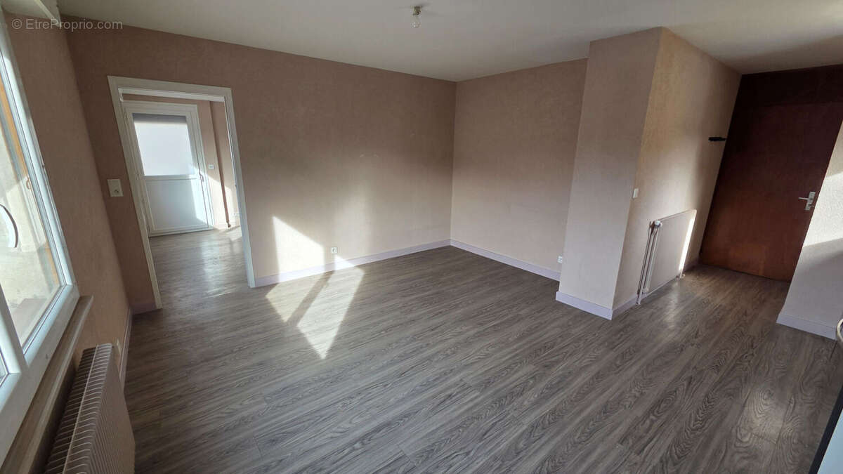 Appartement à BONNE