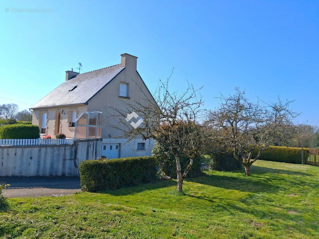 Maison à QUINTIN