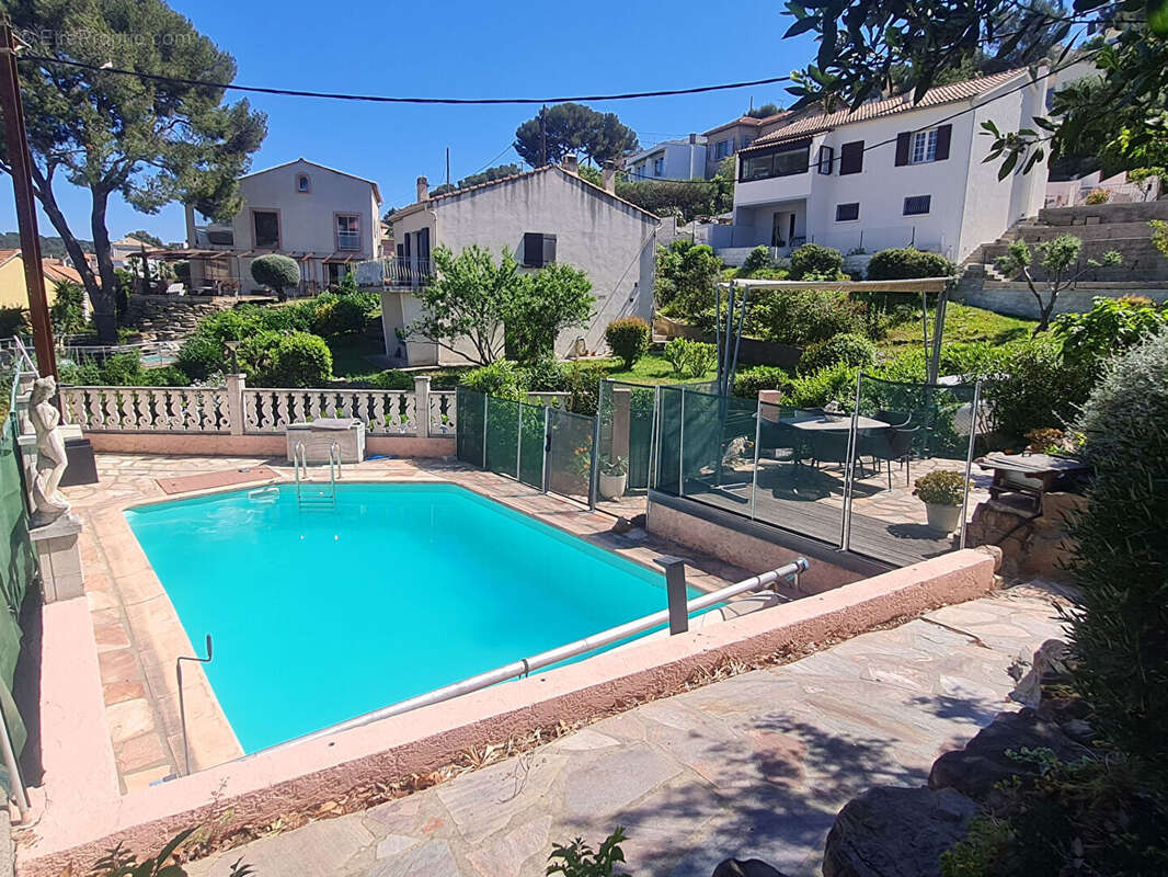* Vue Mer  imprenable* Maison 5 Pièces avec 3 Chambres * Terrasse et Piscine * Garage * (83430) SAINT MANDRIER SUR MER - photo 2