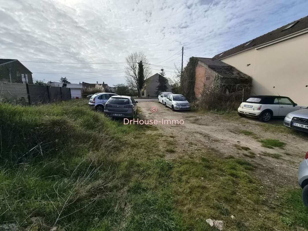 Terrain à LES MUREAUX