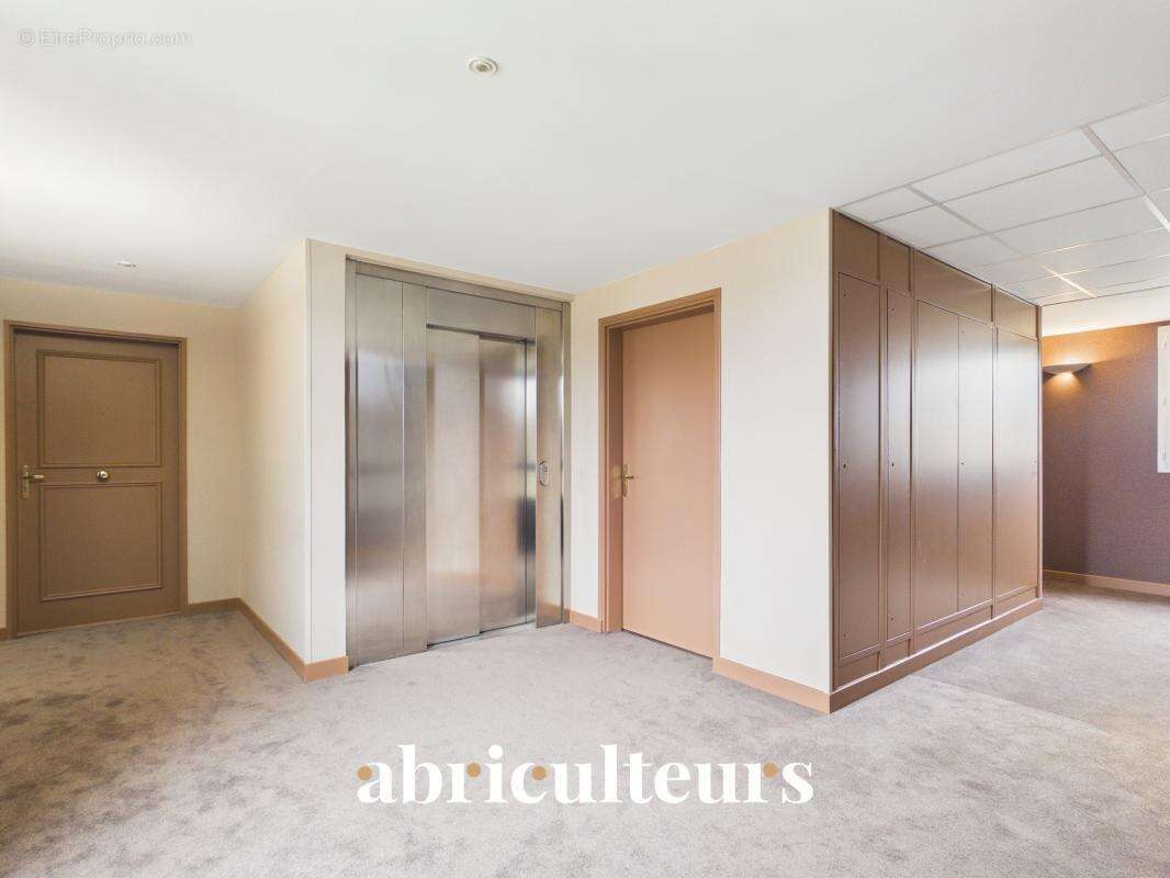 Appartement T3 de 73 m² exposé plein Sud avec vue sur le bassin et le pigeonnier – Résidence de standing à Survilliers - photo 3