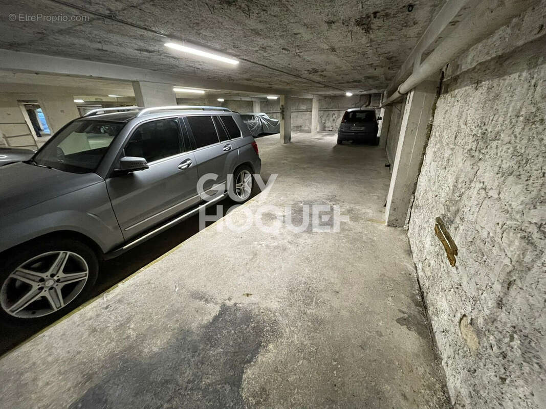 Parking à PARIS-20E