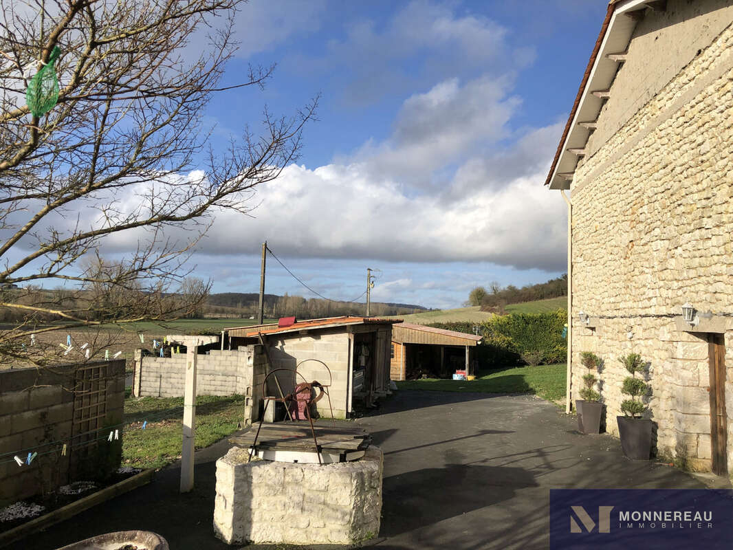 Nord BARBEZIEUX(16) En campagne vaste maison - photo 16
