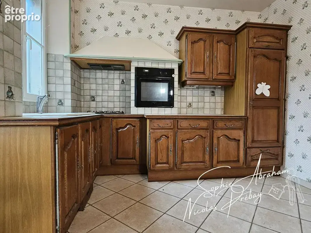 Maison de ville avec dépendances et fort potentiel en centre-ville de Toury - photo 8
