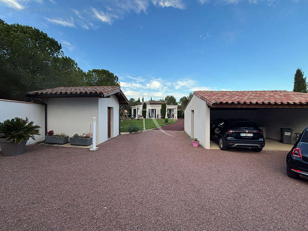 Maison à VILLEMOUSTAUSSOU