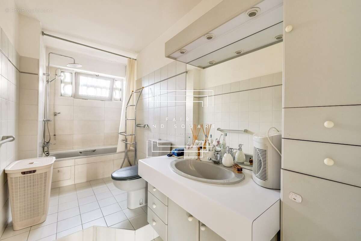 Appartement à NEUILLY-SUR-SEINE