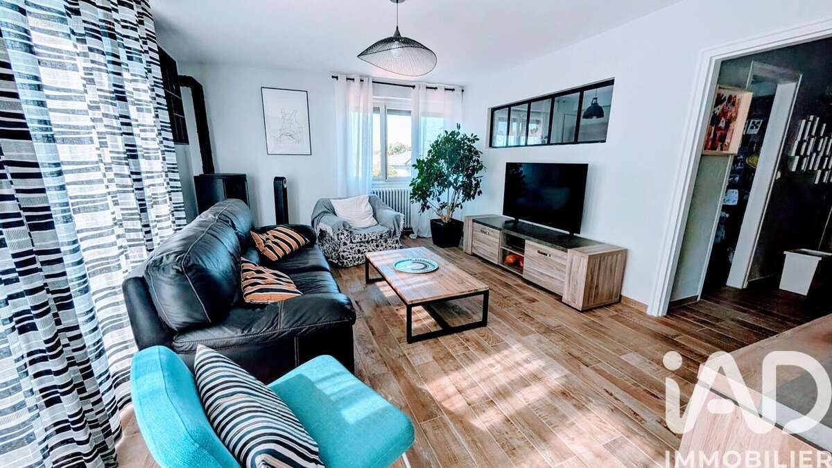 Maison 199 m² à Saint-Martin-Sur-Le-Pre  - photo 4