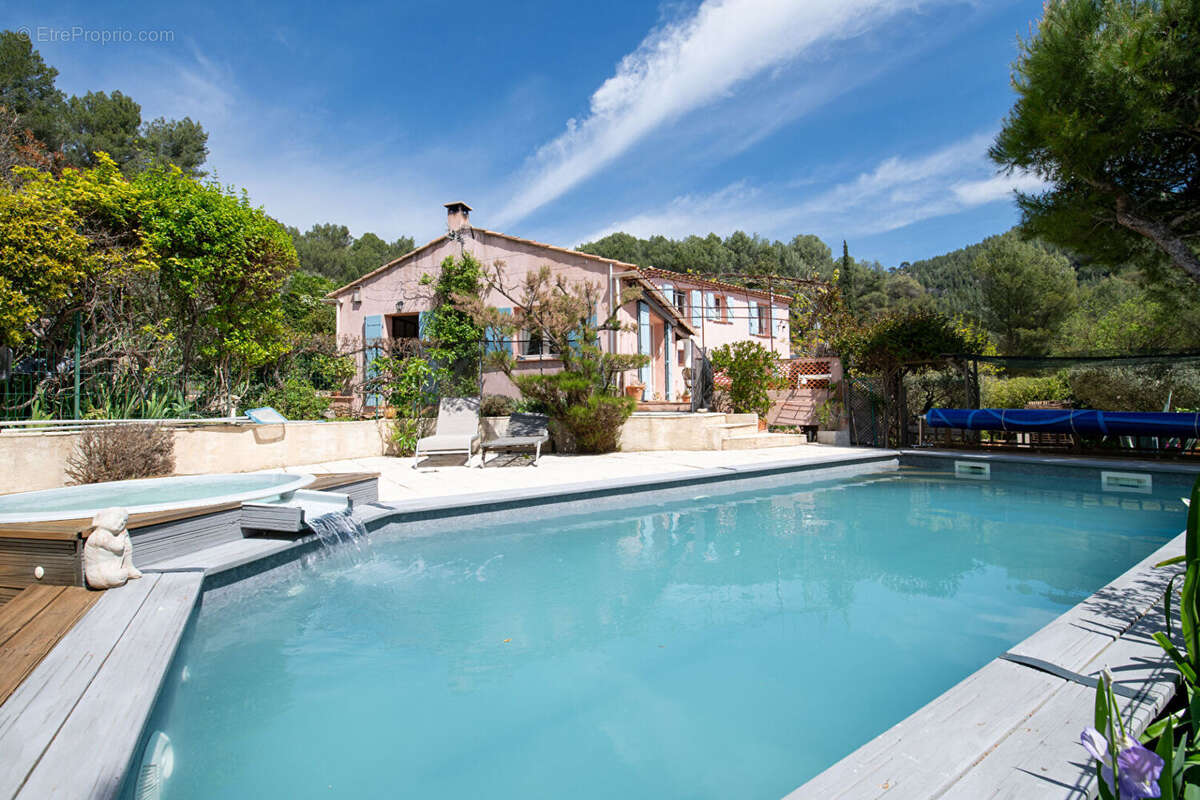 Maison à CUGES-LES-PINS