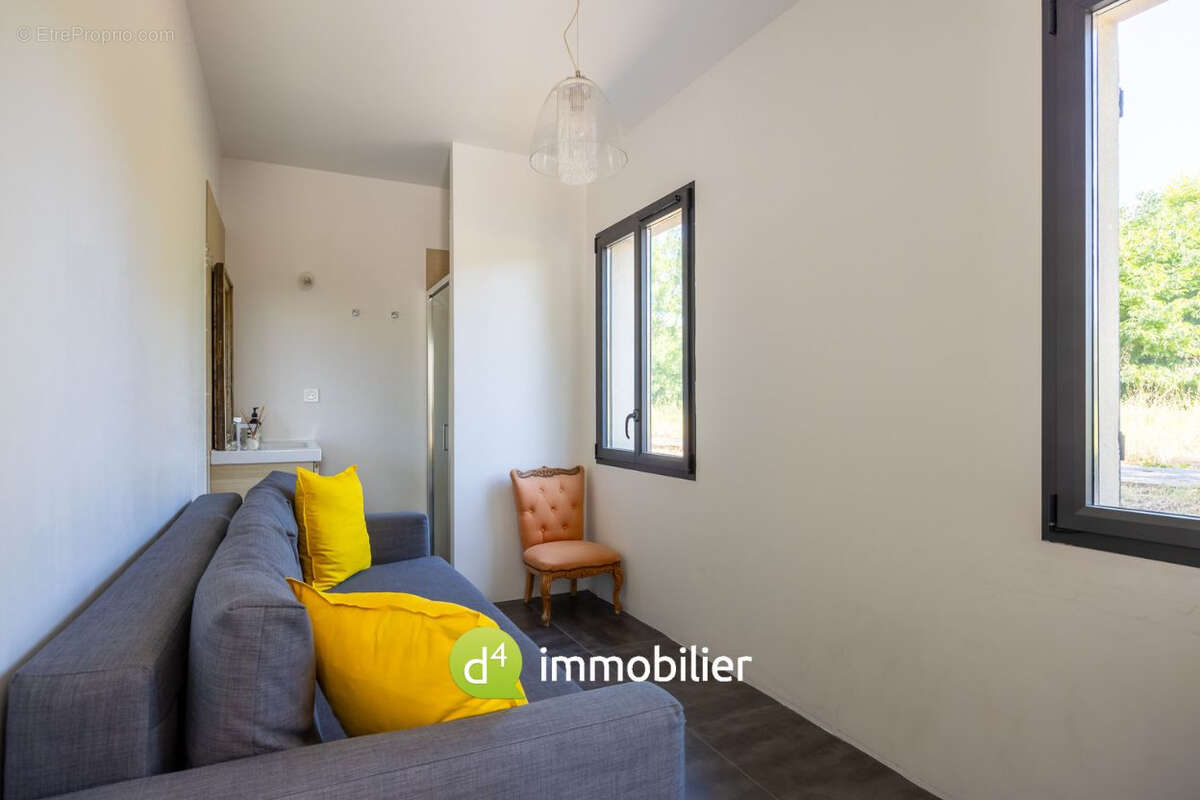 Maison à LA FARE-LES-OLIVIERS