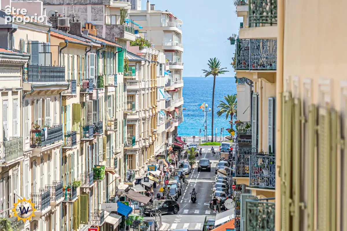 2 pièces - dernier etage à rénover - carré d'or - photo 2