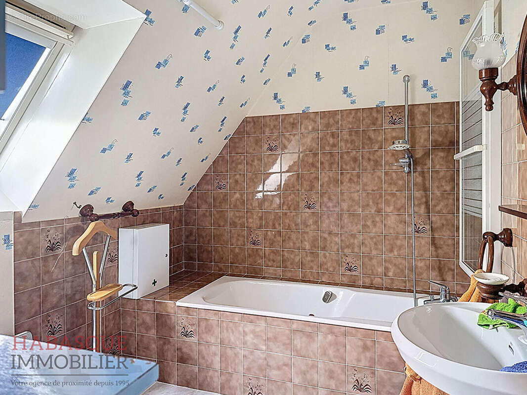 Charmante Maison à Vendre à Landerneau - Idéale pour votre Famille ! - photo 9