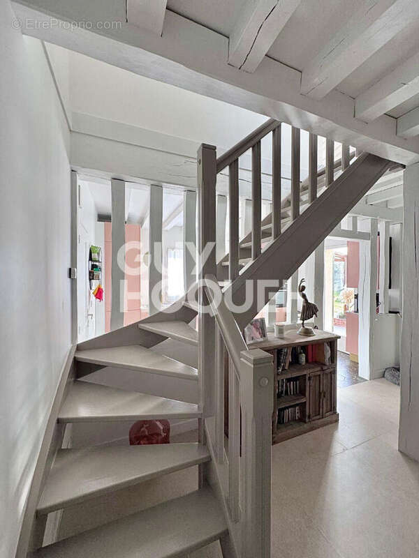 A bonneville-sur-touques, tres belle maison traditionnelle avec vaste terrain ! - photo 8
