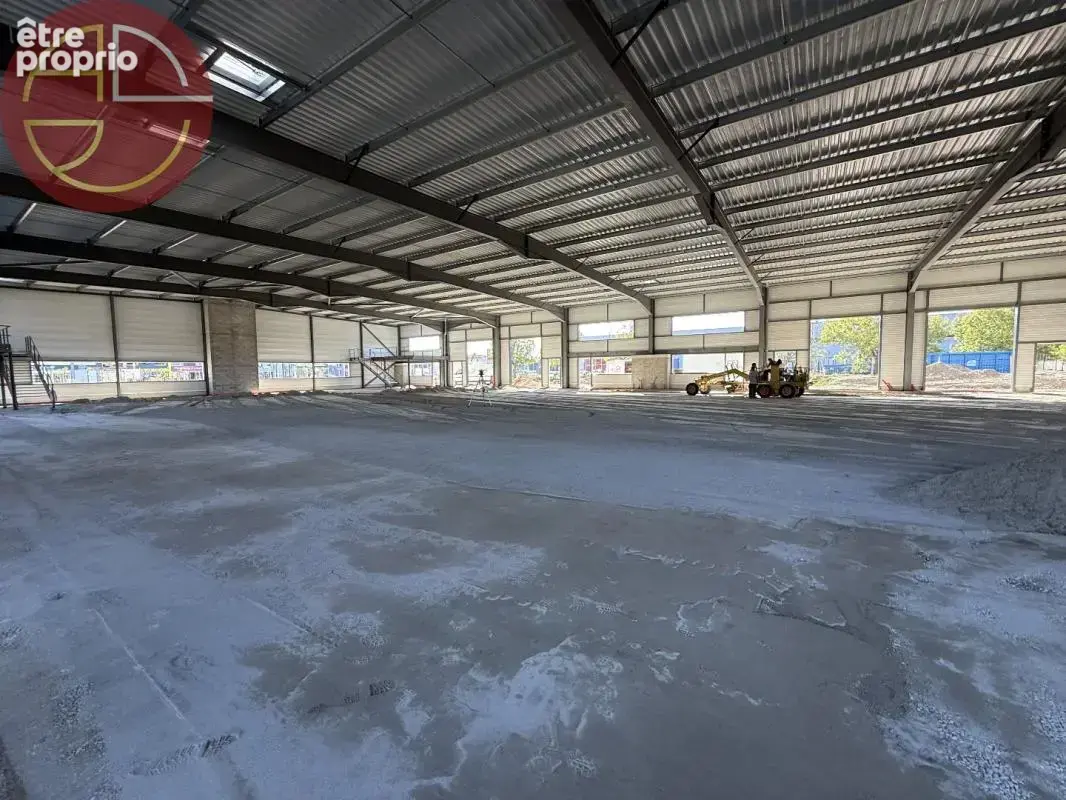 Commerce 2 268 m² à vendre à Portet-Sur-Garonne (31120) - photo 2
