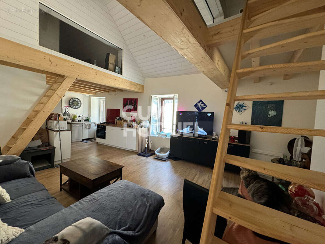 Appartement à FRAISANS