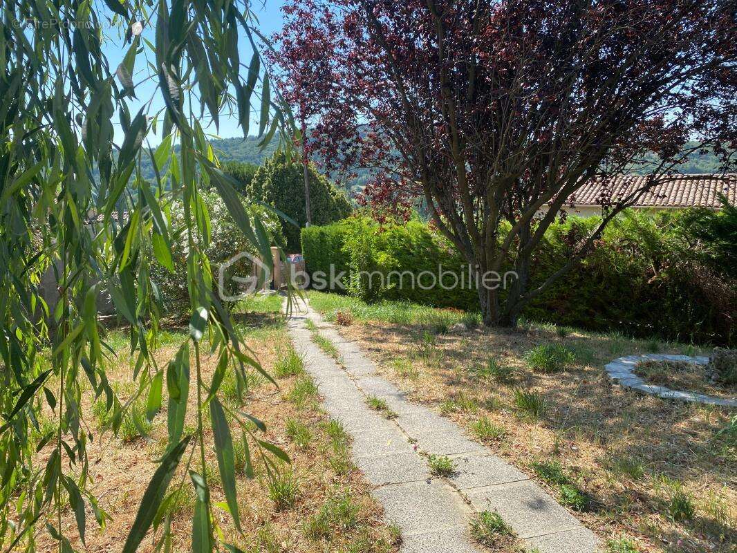 Jolie maison provençale de plain-pied lumineuse avec cheminée - 4 chambres avec garage aménagé et terrain en restanque clôturé d - photo 3