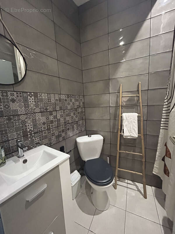 Commerce à MOUSTIERS-SAINTE-MARIE