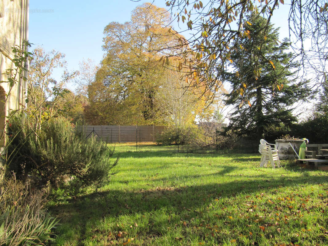 Appartement à PRIGNAC-ET-MARCAMPS