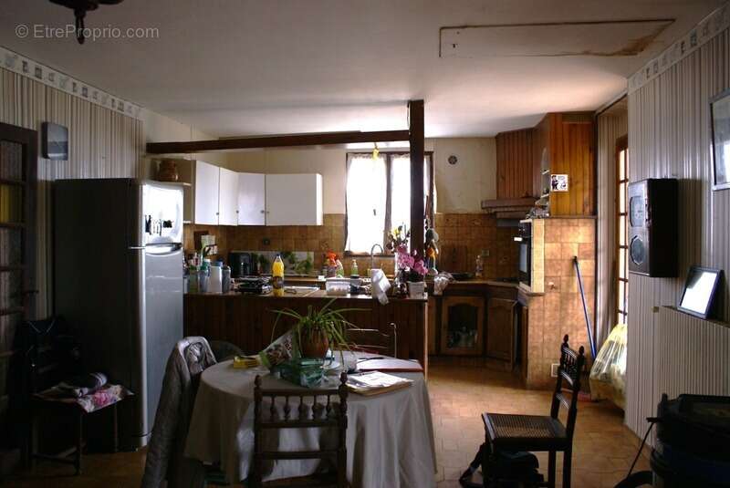 Maison à SAINT-JULIEN-LES-ROSIERS