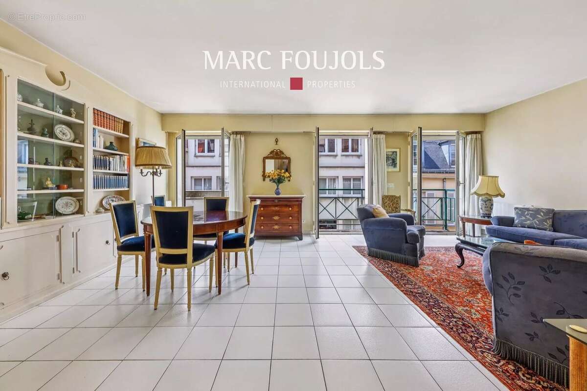 Appartement à PARIS-16E