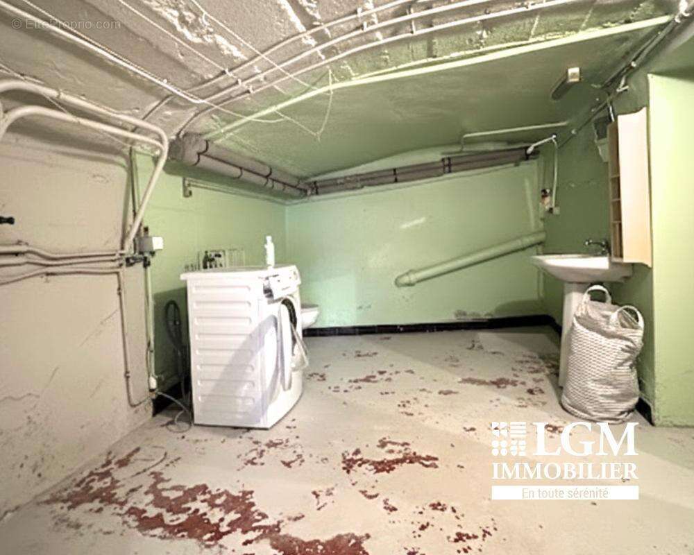 Maison à LE BREUIL-SUR-COUZE