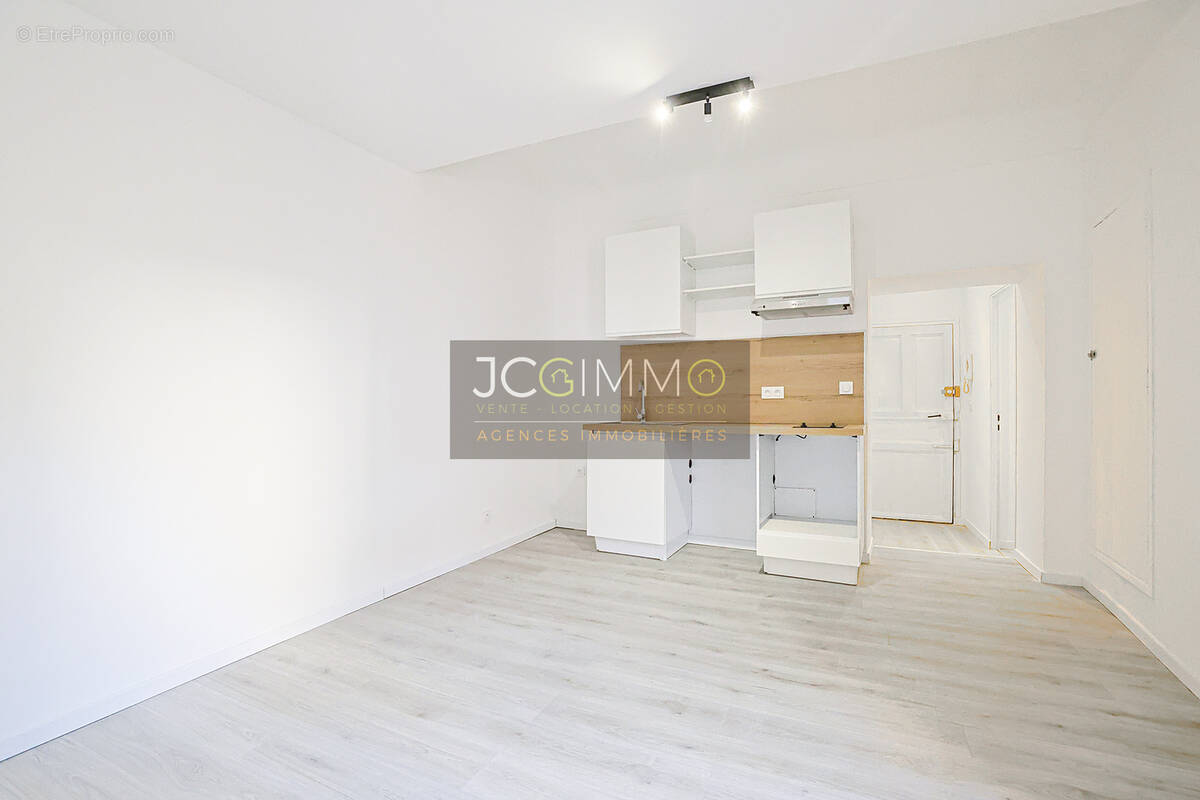 Appartement à SOLLIES-PONT