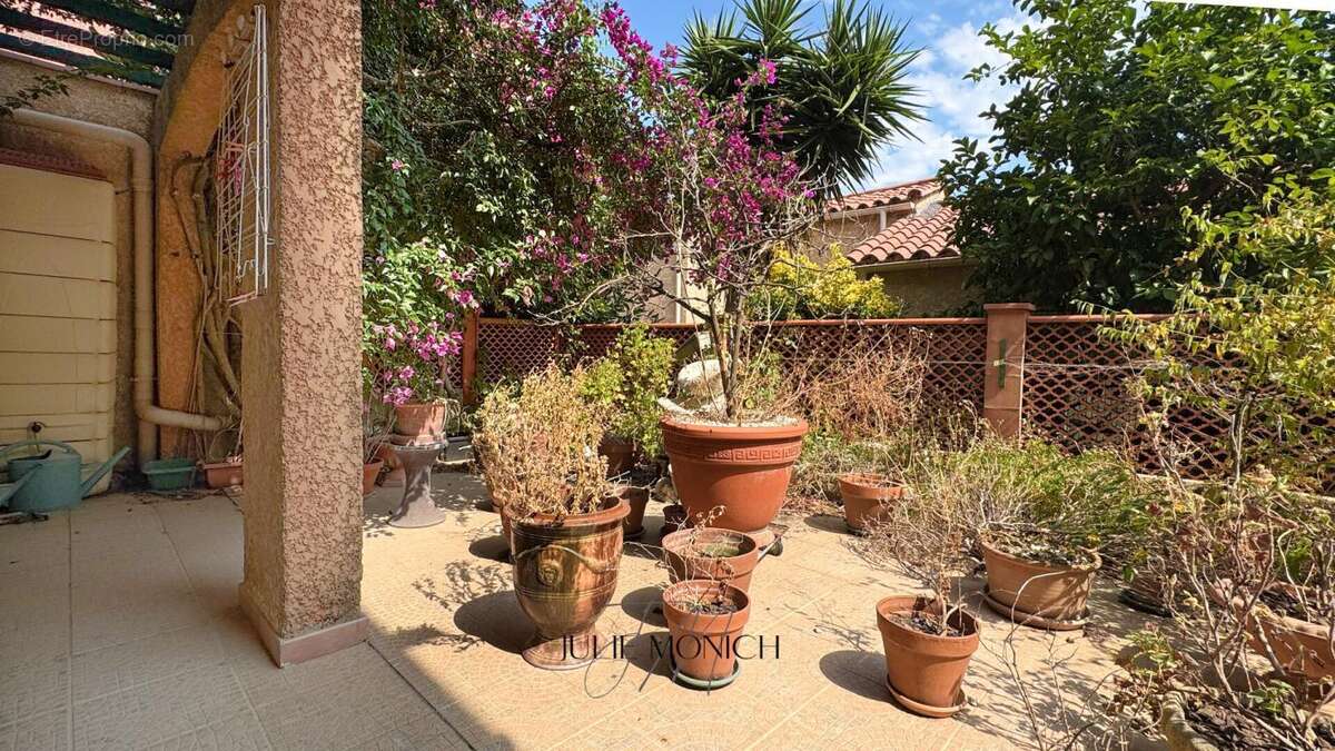 Maison avec vue mer, terrasses et garage - photo 10
