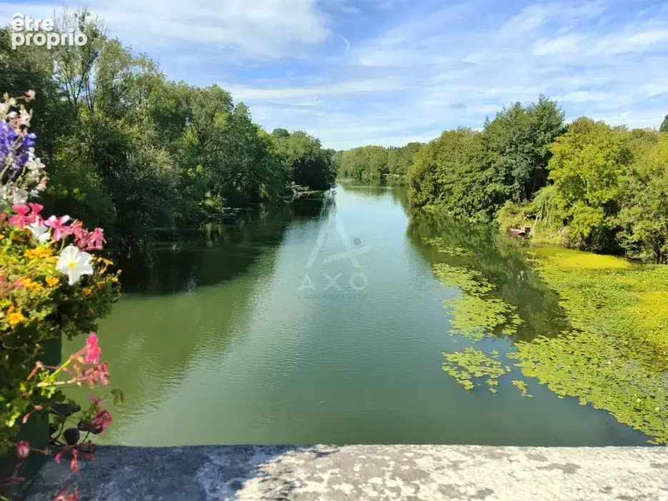 DURTAL  Élégante maison de maître au pied du château, avec accès au Loir - photo 2