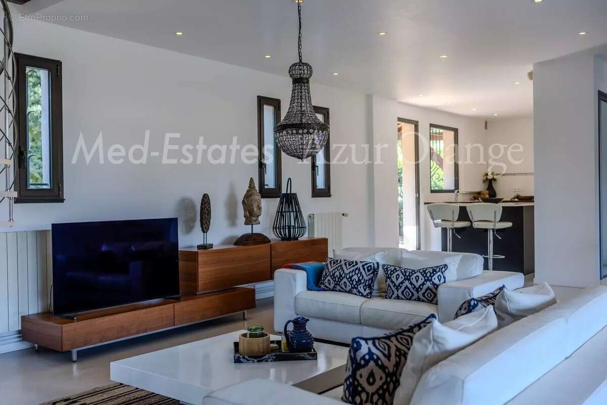 Maison à PLAN-DE-LA-TOUR