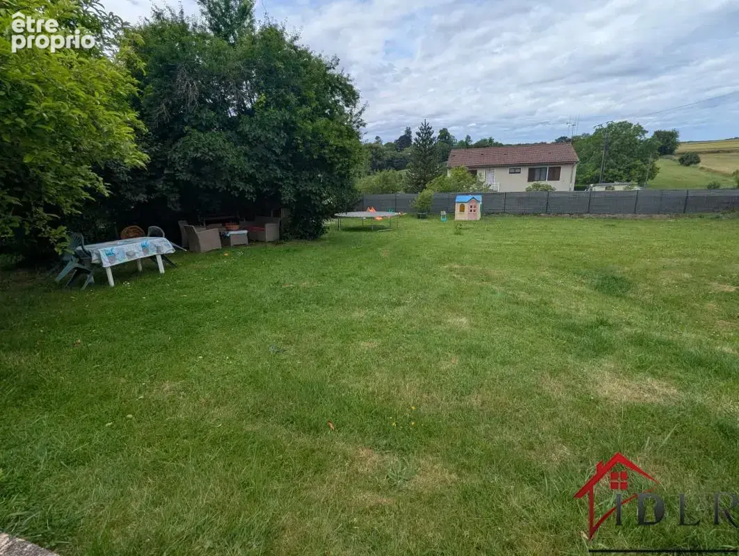 Pavillon sans mitoyenneté sur 1440 m2 à Oyriers - photo 2