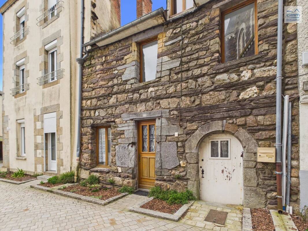 Maison à LES BRULAIS