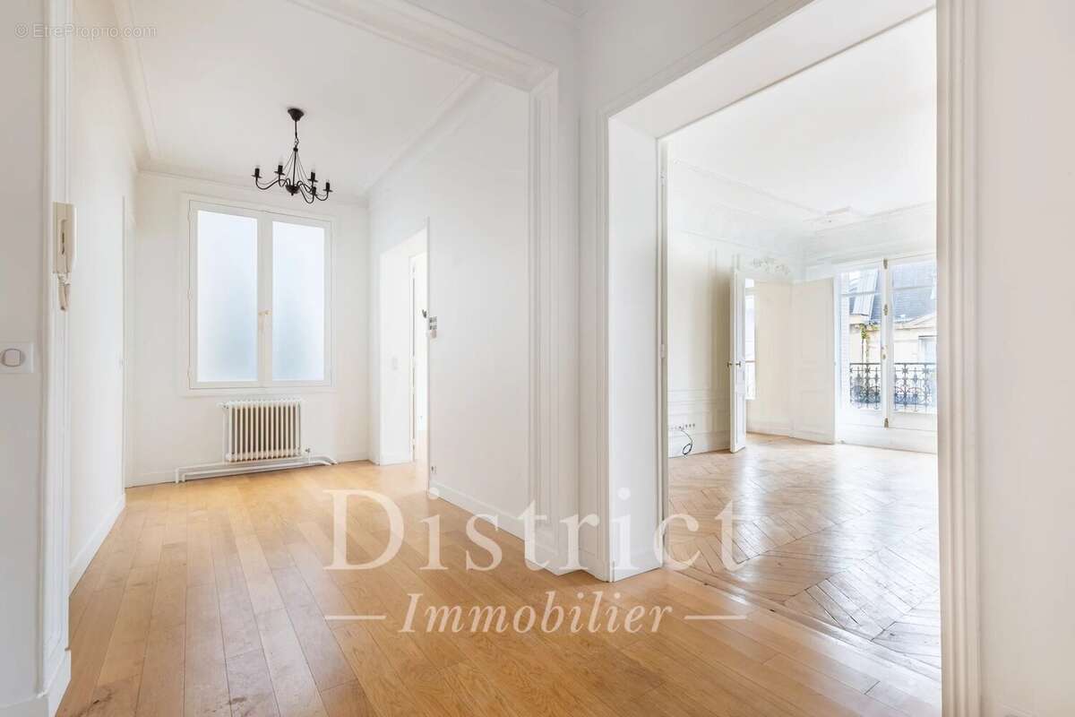 Appartement à PARIS-8E