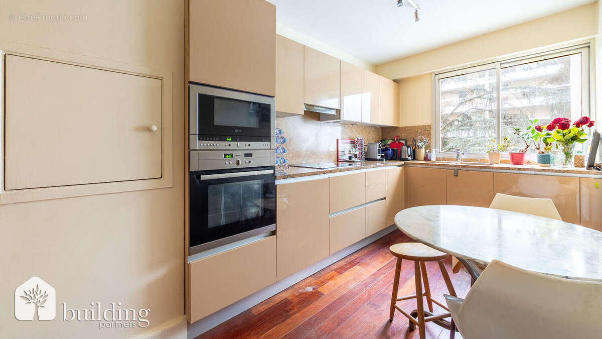 Appartement à NEUILLY-SUR-SEINE