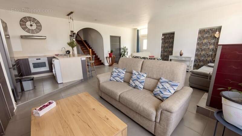 Maison à MONTFERRAT